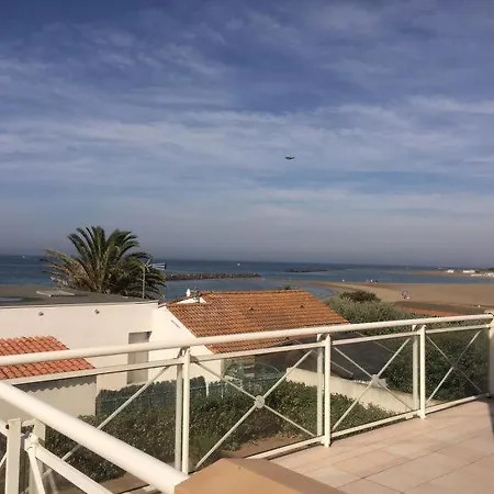 Le Cap D'agde Sleeps 6 Wifi Holiday home *