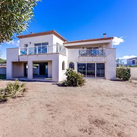 Le Cap D'agde Sleeps 6 Wifi Holiday home *